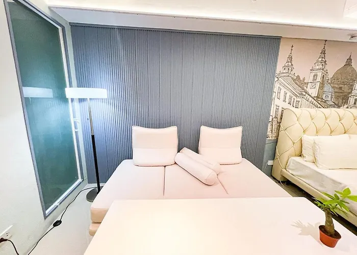 Lovely Penthouse Across Of Dreams, Airport Apartment *