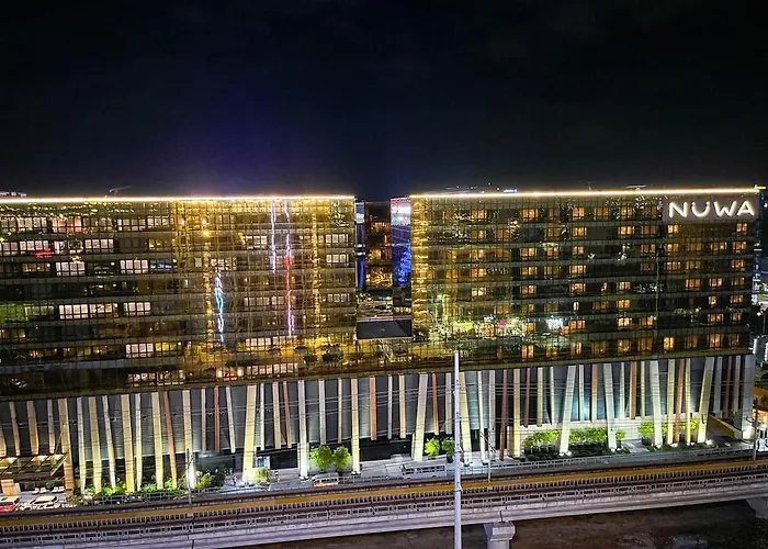 Lovely Penthouse Across Of Dreams, Airport Apartment