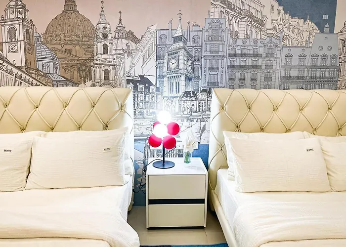 Lovely Penthouse Across Of Dreams, Airport Apartment *